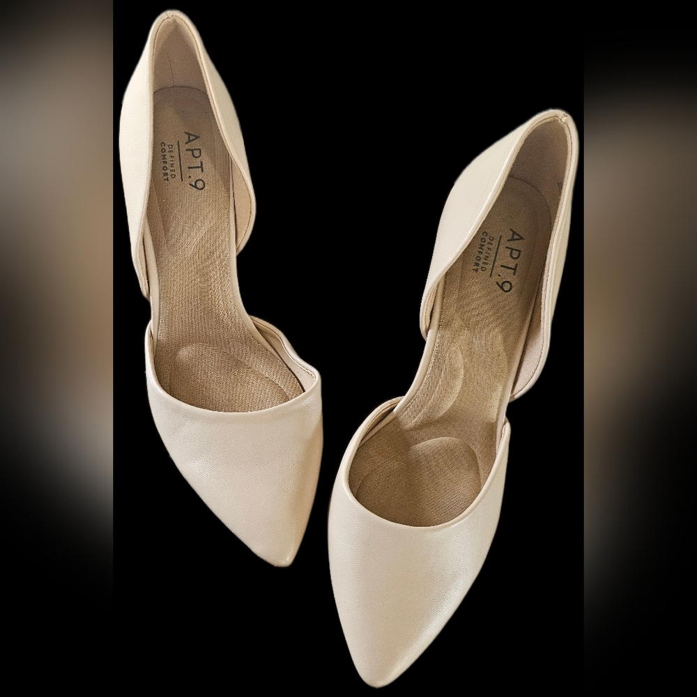 Apt. 9 Women's Cream Pointed Toe Flats